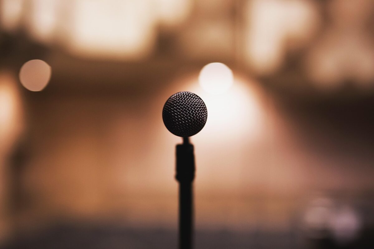 Hygiene for a handheld that gets passed around - microphone accessories