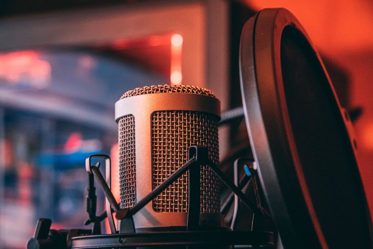 Mic clips and thread sizes, explained once - microphone accessories